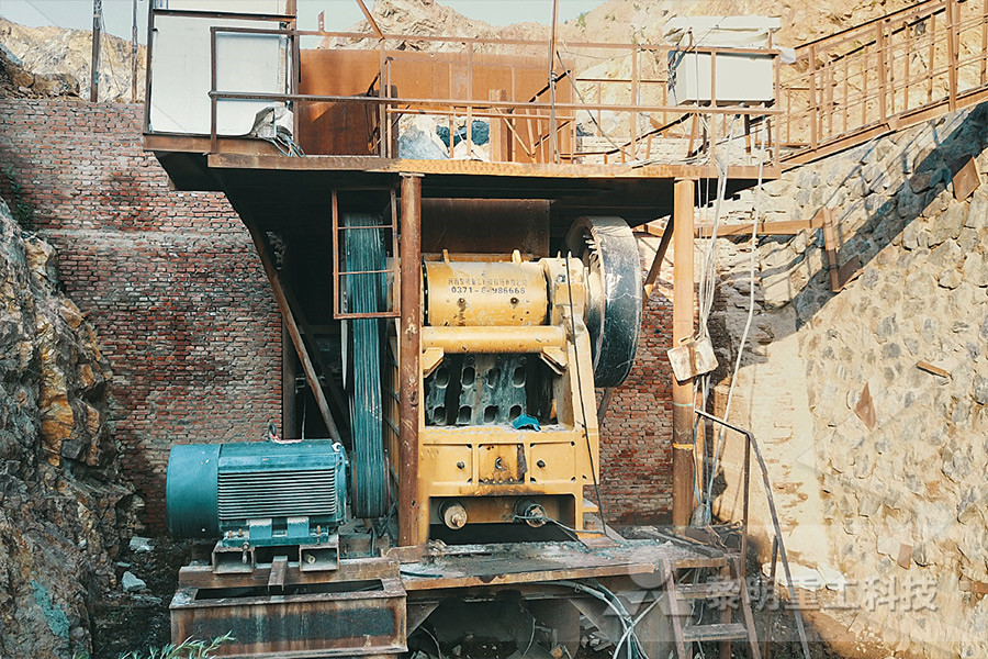 mining equipment processing gravel and clay